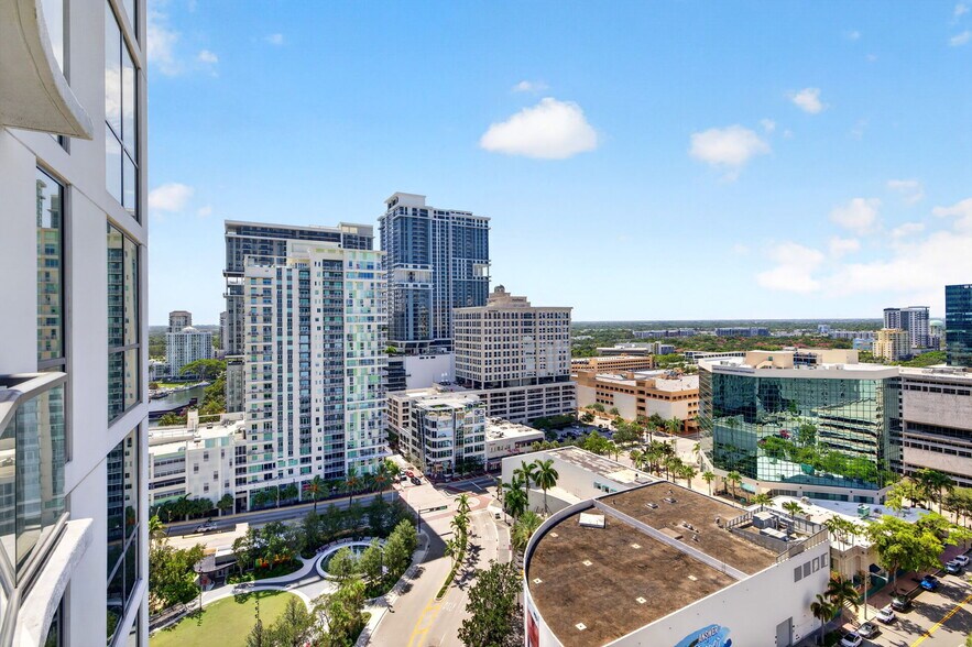 Building Photo - 100 E Las Olas Blvd