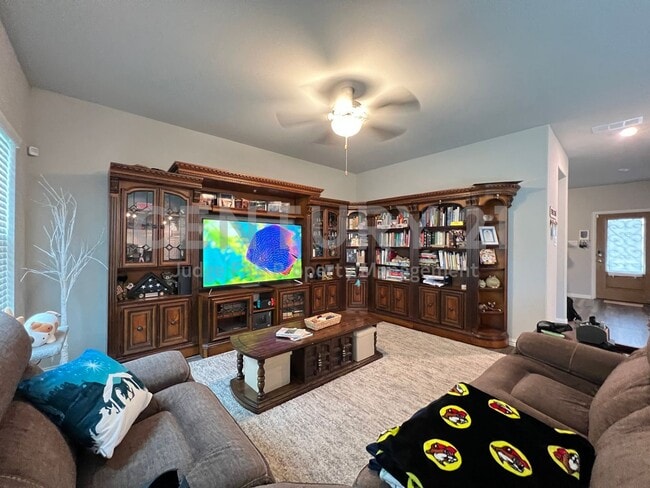 Building Photo - Spacious 2-Story 3/2.5/2 in Fort Worth For...