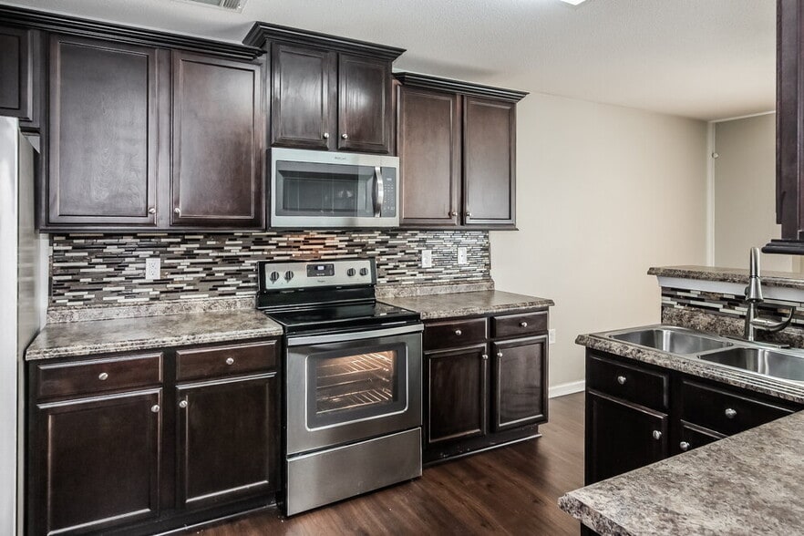 Building Photo - 2836 Meadow Creek Dr