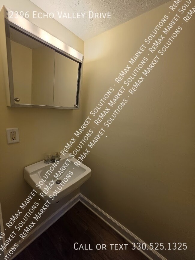 Building Photo - 2396 Echo Valley Dr