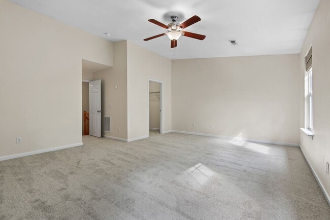 Building Photo - AVAILABLE NOW! PET FRIENDLY! Great 3-Story Townhome Located near Wake Forest!