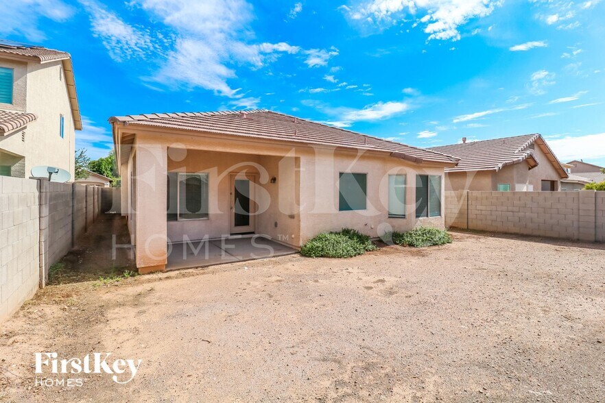 Building Photo - 14641 W Port Royale Ln