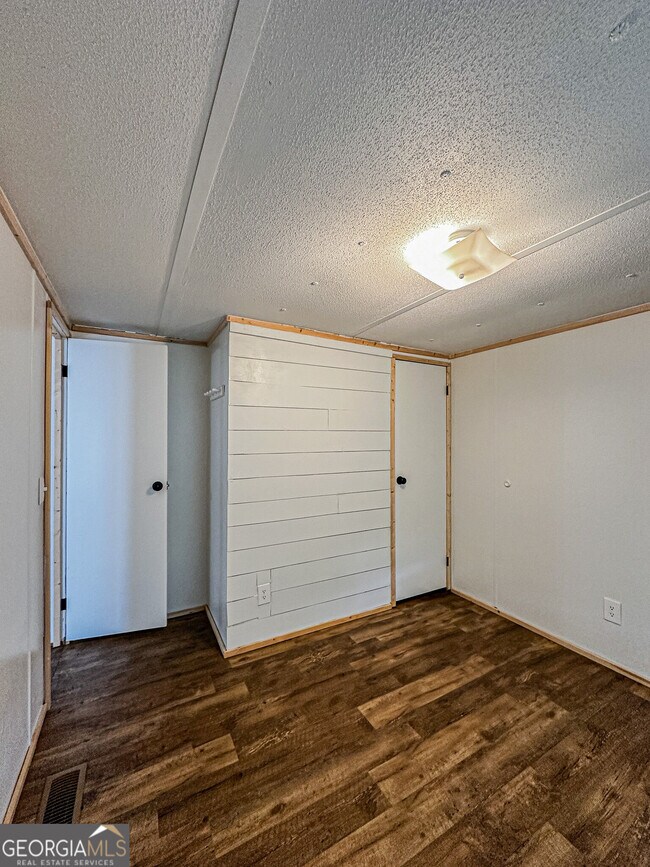 Building Photo - 6220 Town Creek Rd