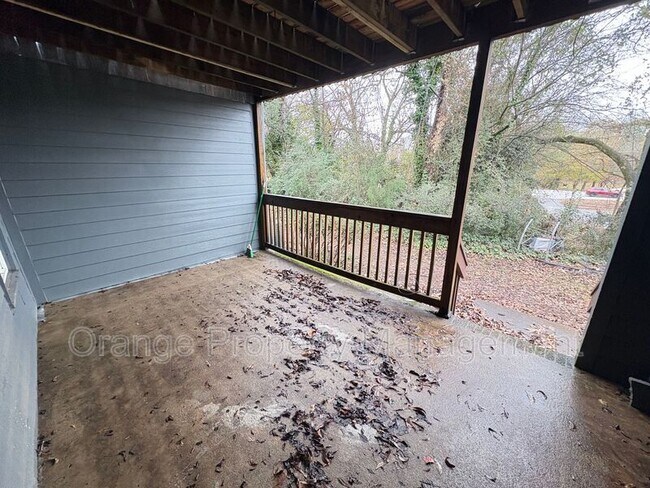 Building Photo - 343 Old Greenville Hwy