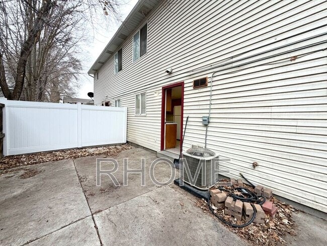 Building Photo - 326 Fenton Ave