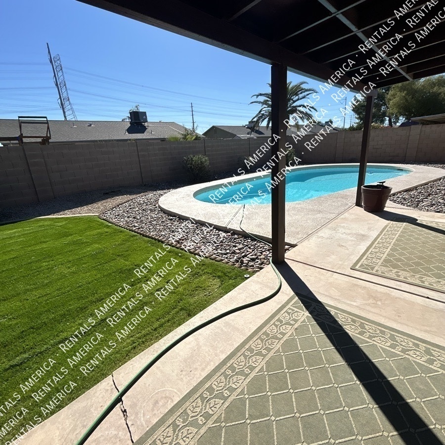 Building Photo - 1019 W Posada Ave