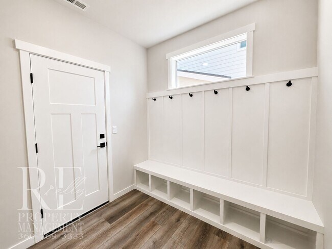 Building Photo - Luxury Poulsbo Retreat with Water Views, Covered Deck & Designer Finishes