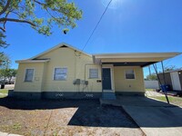 Building Photo - Lovely 3 bedroom in St. Pete