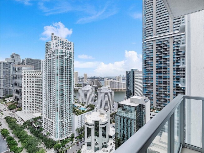 Building Photo - 1060 Brickell Ave