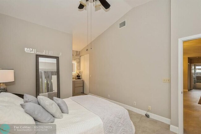Building Photo - 4485 Carambola Cir N