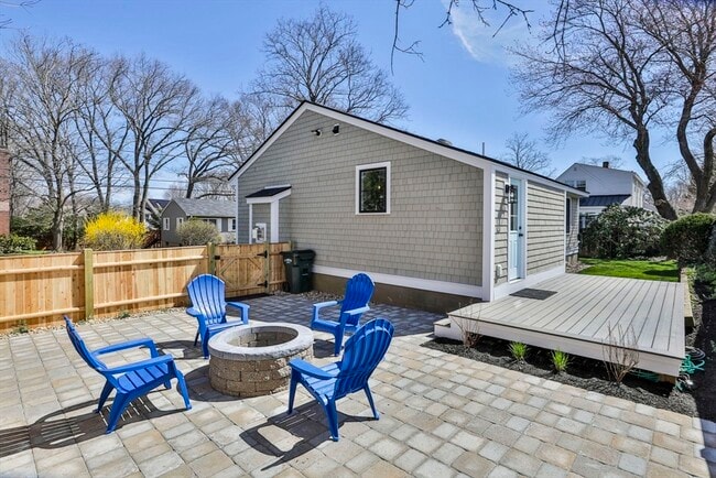 Building Photo - 7 Christopher St