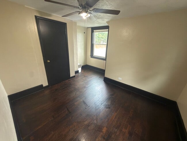 Building Photo - Pulaski, 4BR / 1.5 BA, available now
