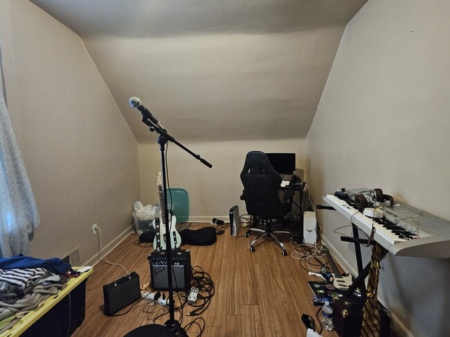 Building Photo - 200 Arabella St