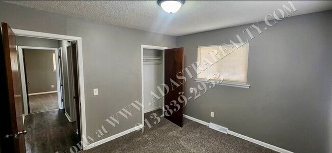 Building Photo - Cozy 2 Bed 1 Bath Duplex in KCK-Available NOW!!