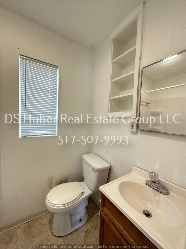 Building Photo - 305 E Everettdale Ave