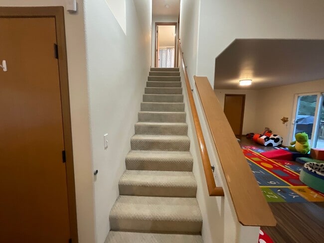 Building Photo - Beautiful 3 Bedroom, 2.5 Bath Home in Clearwood Community!