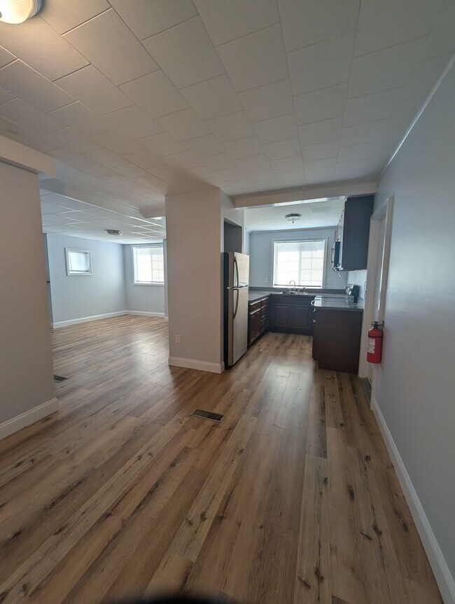 Building Photo - First Floor 1 Bedroom
