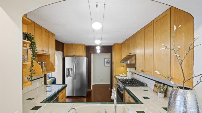 Building Photo - 338 Kings Rd