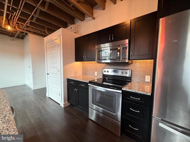 Primary Photo - 820 W Market St