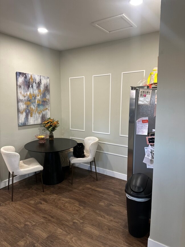 Building Photo - 3601 W Pikes Peak Ave