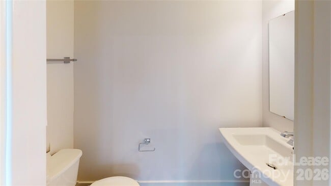 Building Photo - 104 Helm Ln