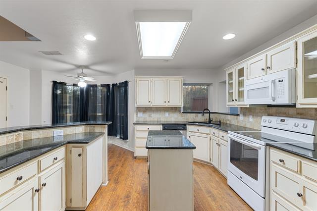 Building Photo - 1418 Holley Creek Ln