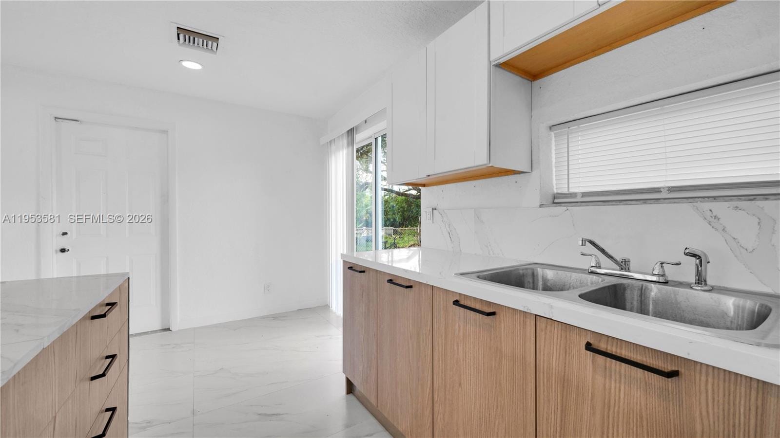 Building Photo - 4285 SW 48th Ct