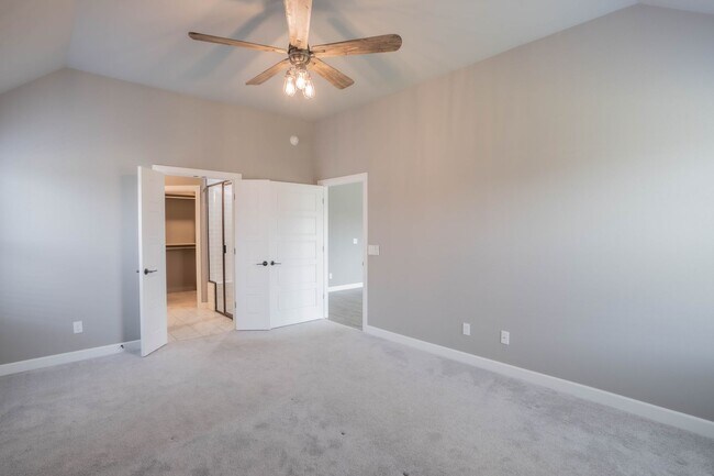 Building Photo - Prime Location! New build, 4 bed/ 2 bath!