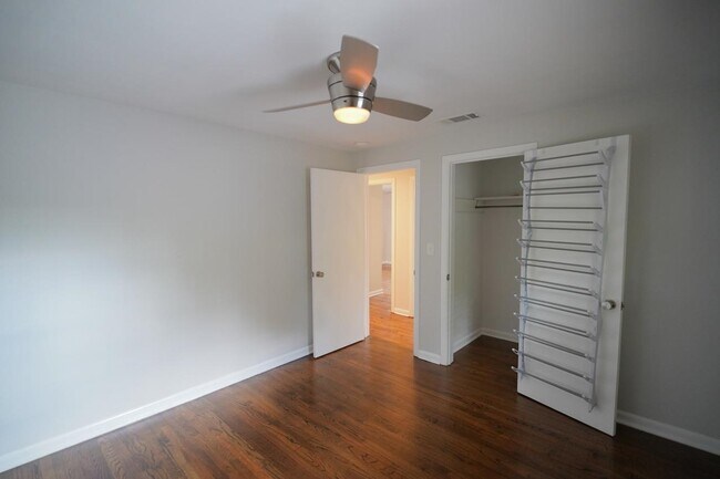 Building Photo - 1506 Sharon Rd