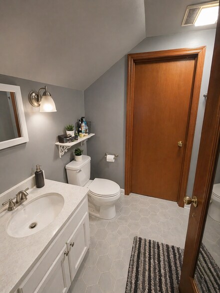 Building Photo - 1429 Dana Ave