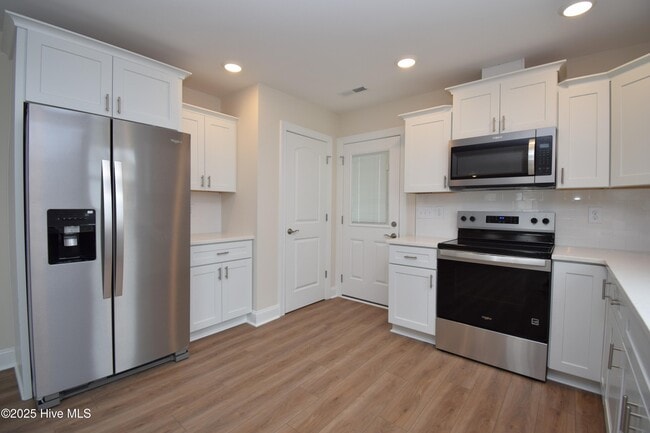 Building Photo - 640 Abigail Taylor Dr