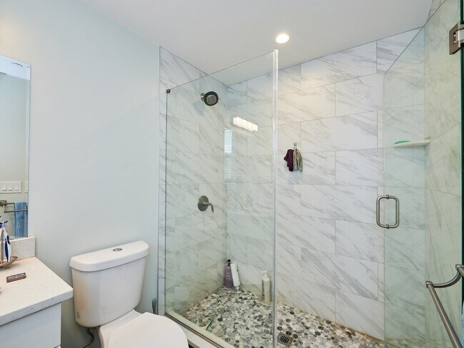 Building Photo - 77 Dix St