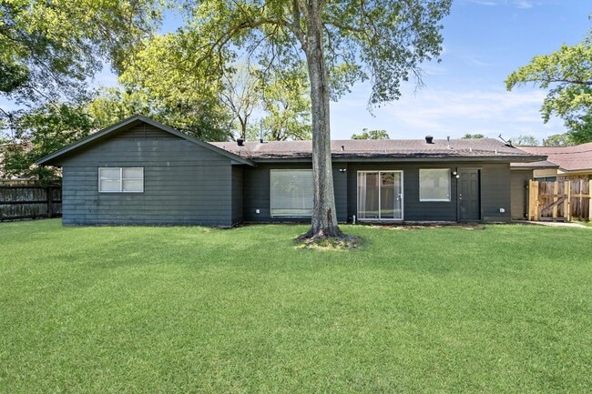 Building Photo - 340 Maxwell Dr