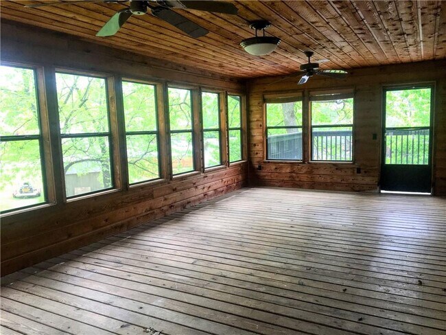 Building Photo - 3261 Eden Dr