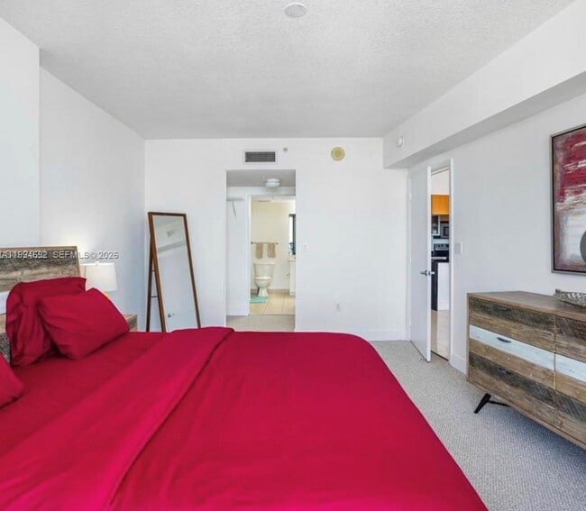 Building Photo - 1750 N Bayshore Dr