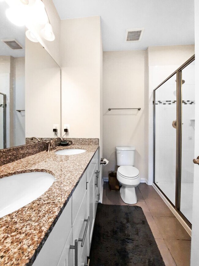 Building Photo - 3BR/3BA TH with Luxury Upgrades + Tesla Ch...