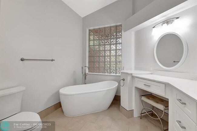 Building Photo - 11081 Springbrook Cir