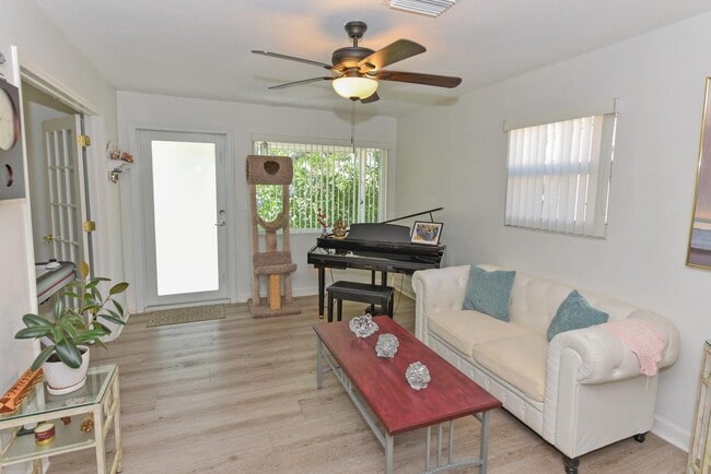 Building Photo - 727 Bunker Rd