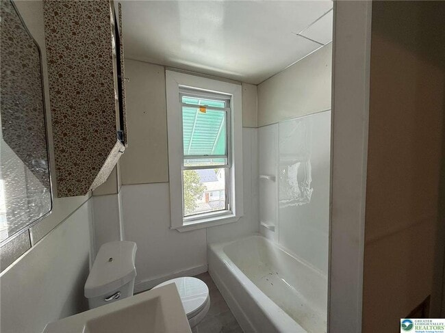 Building Photo - 145-146 E Center St