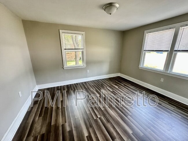 Building Photo - 2201 Vine St