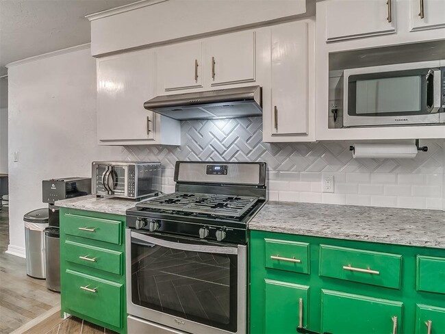 Building Photo - 621 N 16th St