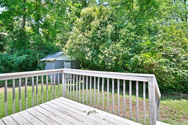 Building Photo - Charming 3/2.5 House with Lawn Care included!