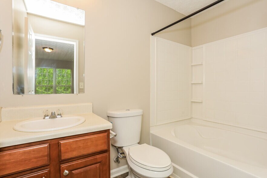 Building Photo - 5621 Union Pointe Dr