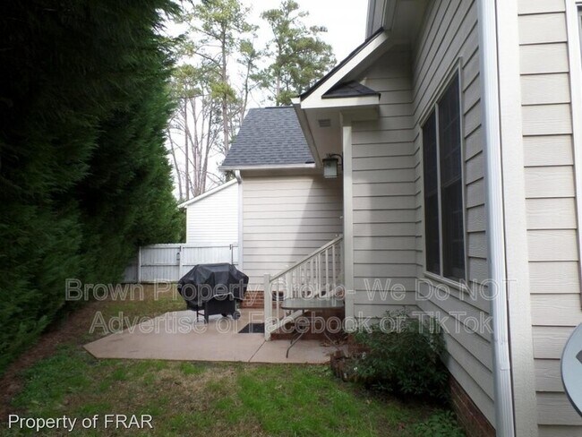 Building Photo - 124 Highgrove Ct