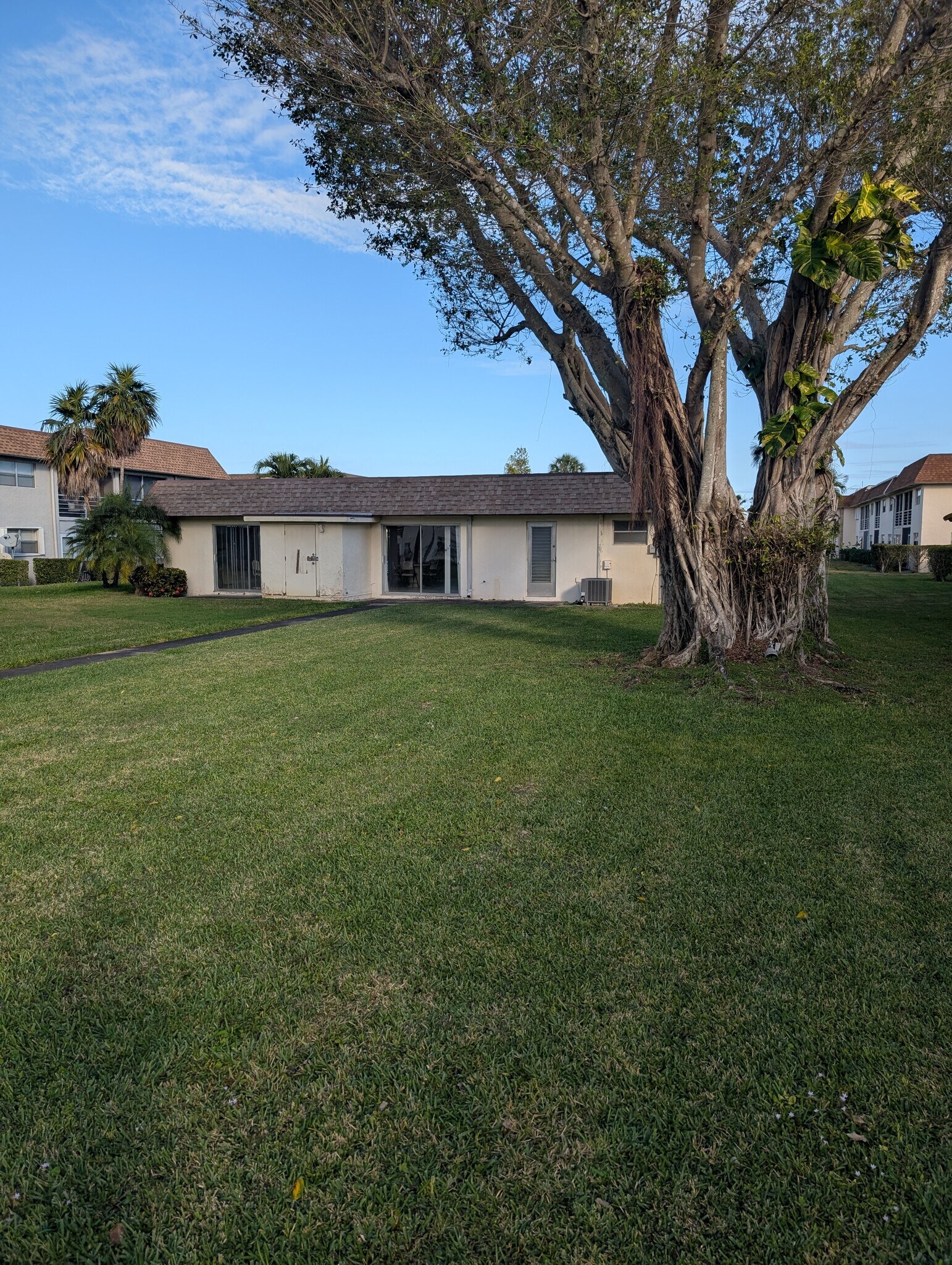 Building Photo - 9911 Sandalfoot Blvd