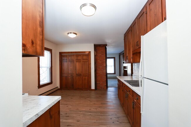 Building Photo - 25 Blucher St