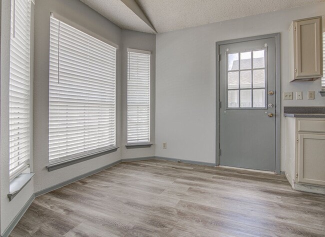 Building Photo - 9624 Sugar Hill Dr
