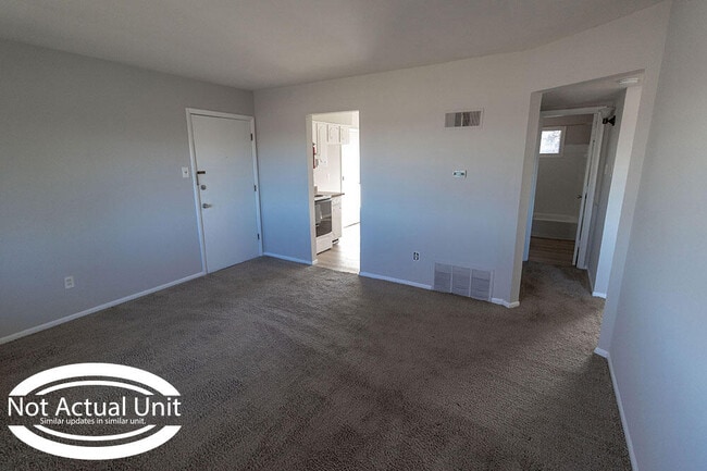 Building Photo - 2904 Leeway Dr