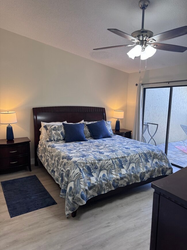 Building Photo - 3509b Avenida Madera