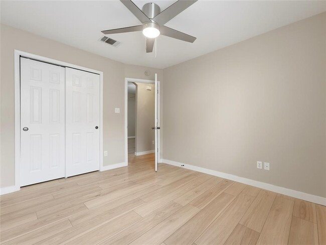 Building Photo - 1004 Downridge Dr